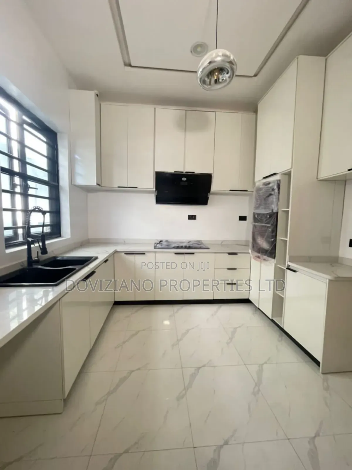 4bdrm Duplex in Chevron for sale in Chevron
