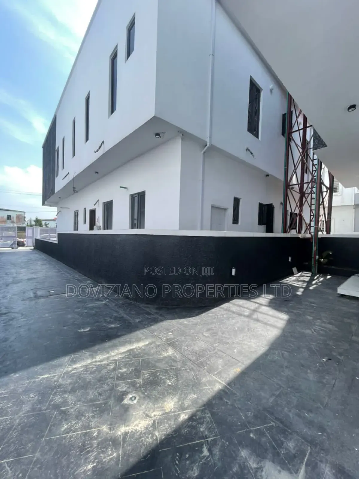 4bdrm Duplex in Chevron for sale in Chevron