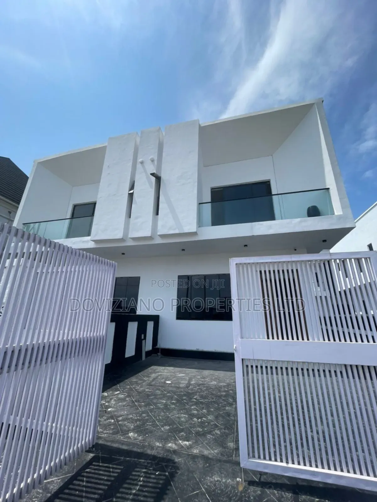 4bdrm Duplex in Chevron for sale in Chevron