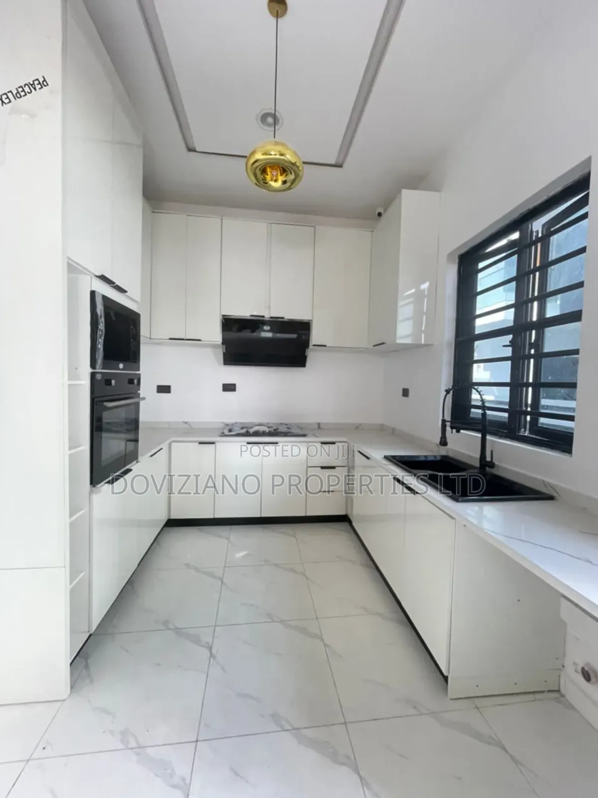 4bdrm Duplex in Chevron for sale in Chevron
