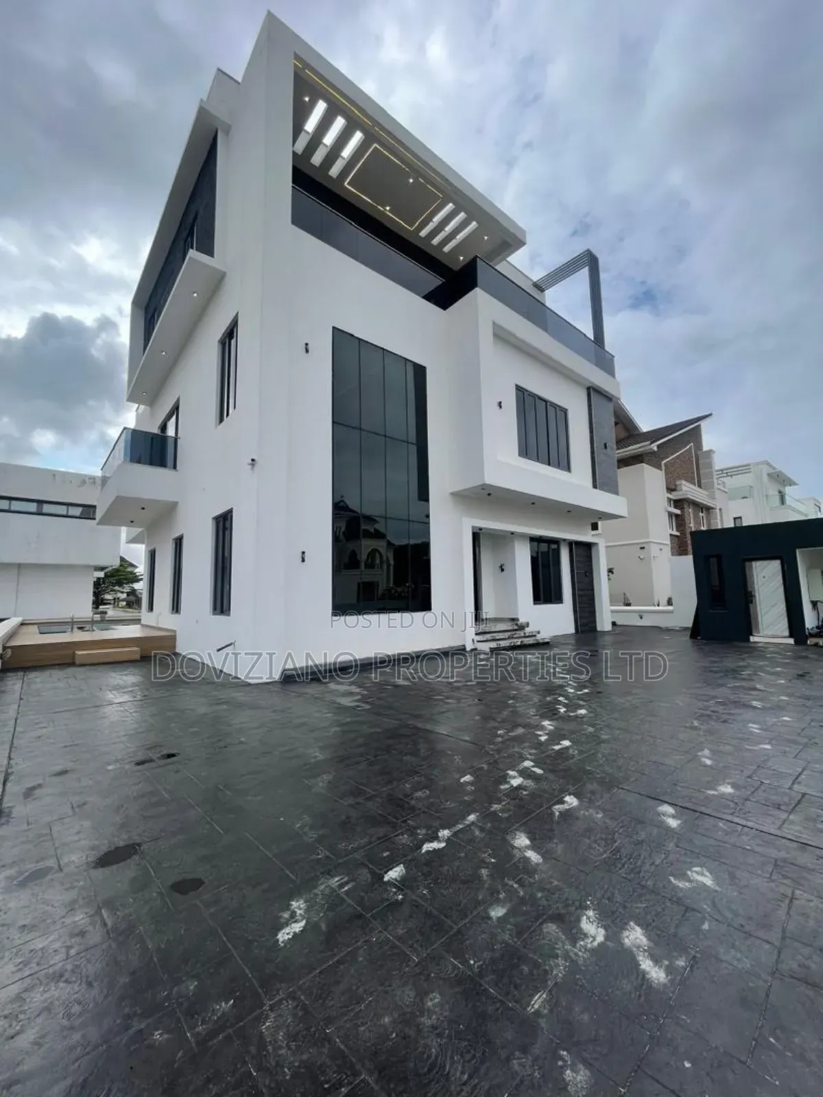 5bdrm Duplex in Osapa london for sale in Osapa london