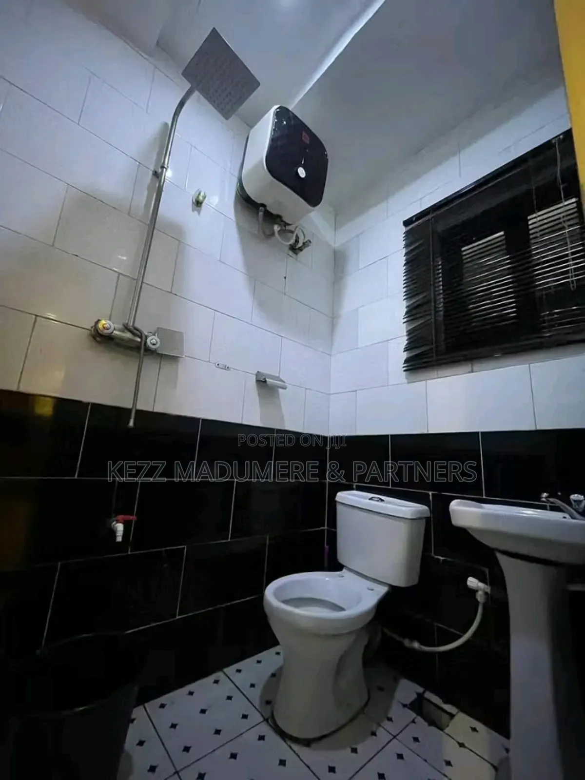 For Sale : 10 Rooms Hotel in Port Harcourt in Port-Harcourt