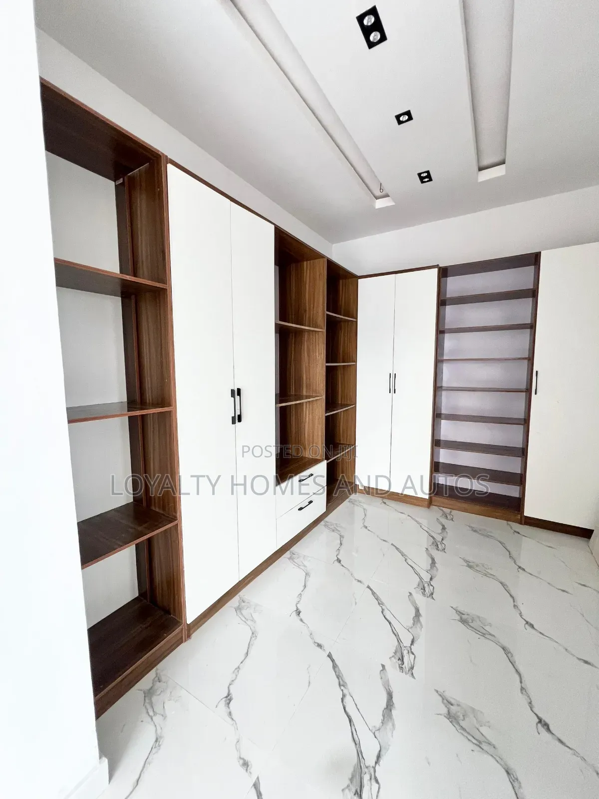 Furnished 5bdrm Duplex in Osapa london for sale in Osapa london