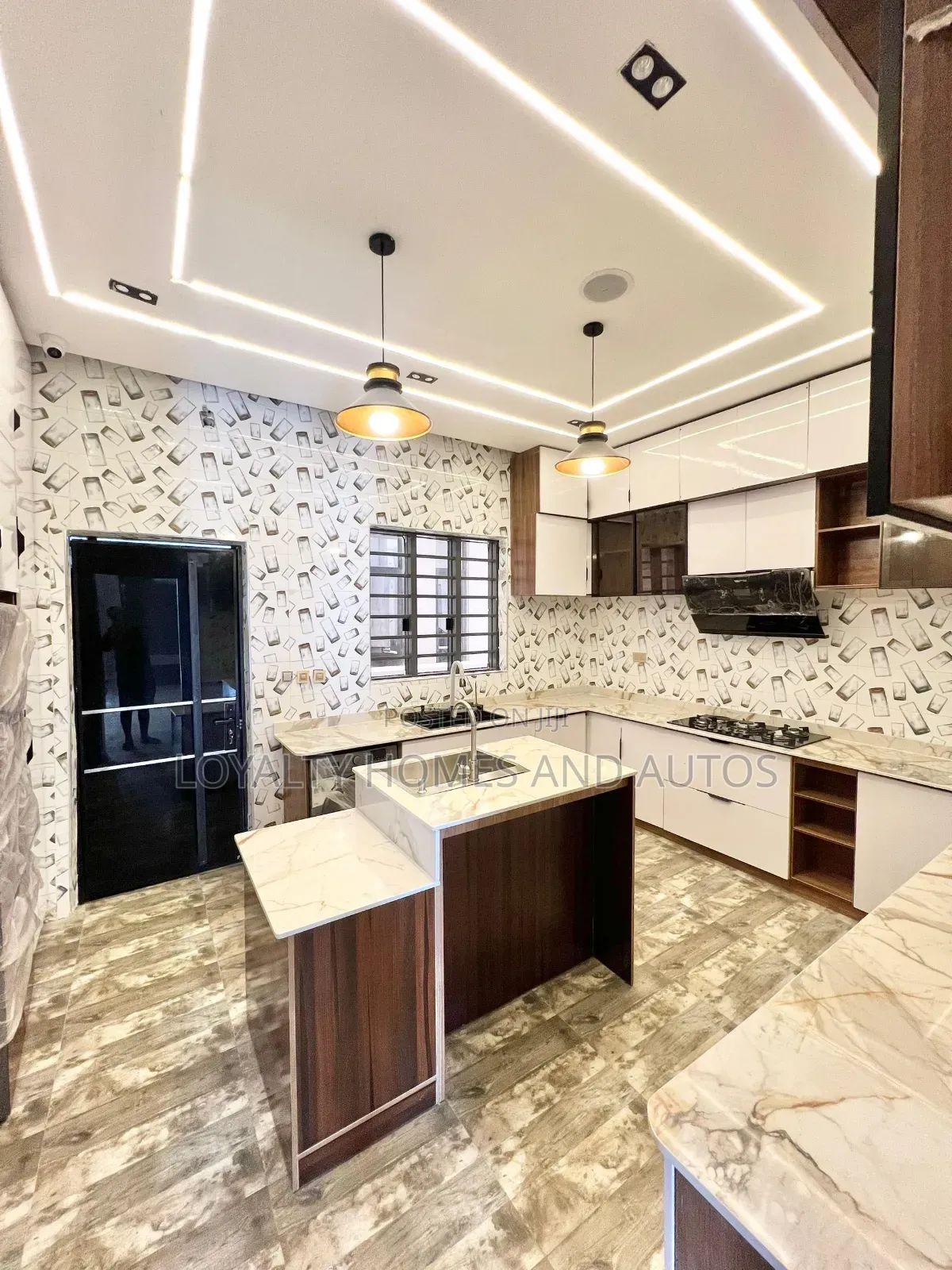 Furnished 5bdrm Duplex in Osapa london for sale in Osapa london