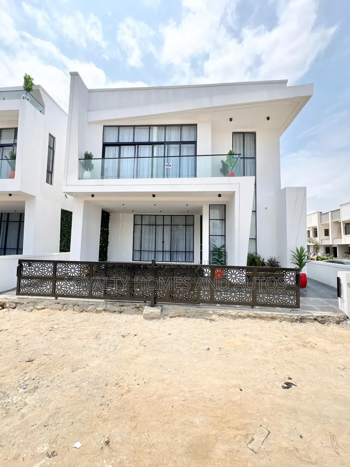 Furnished 5bdrm Duplex in Chevron for sale in Chevron