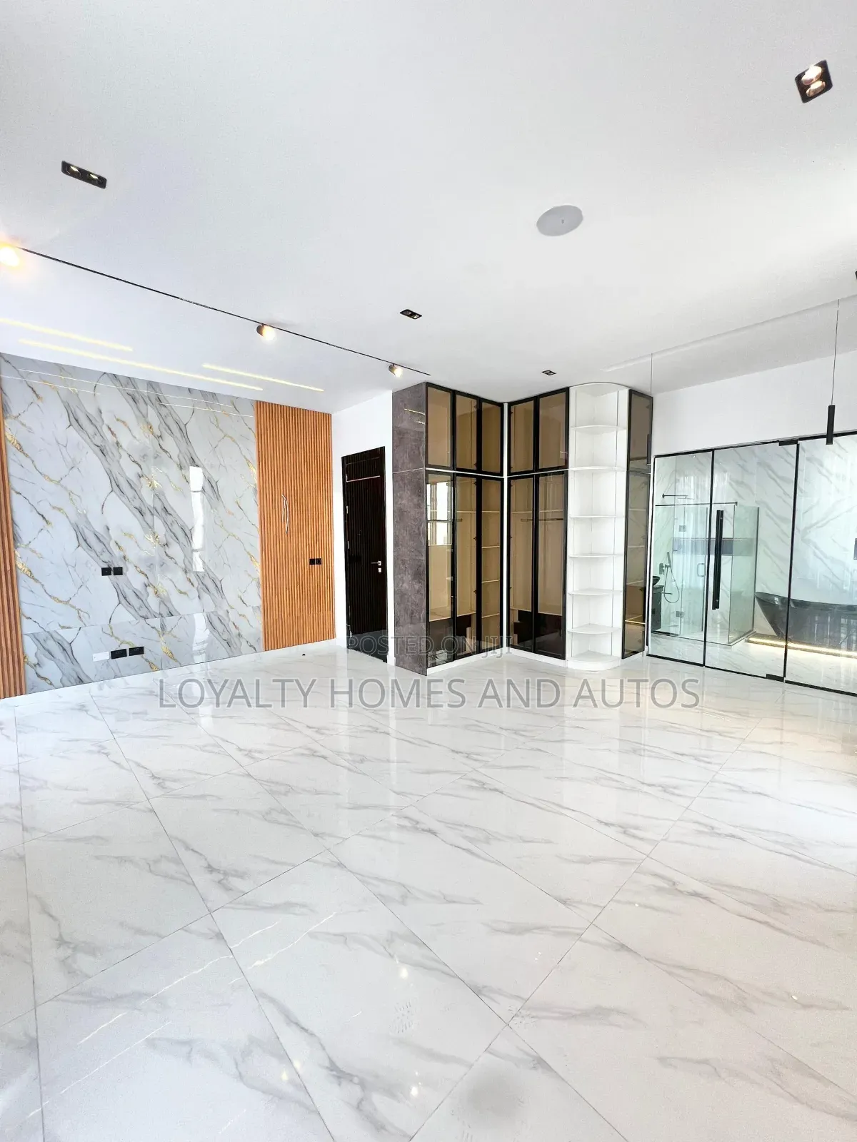 Furnished 5bdrm Duplex in Chevron for sale in Chevron