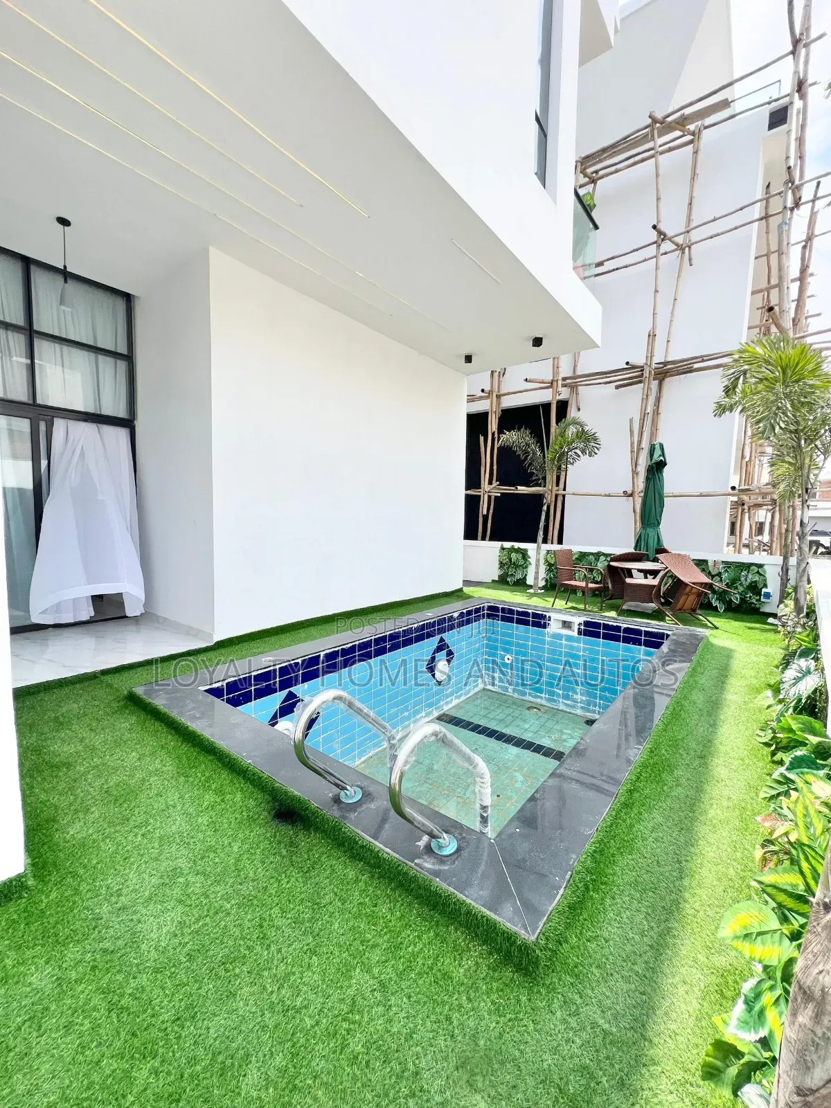 Furnished 5bdrm Duplex in Chevron for sale in Chevron