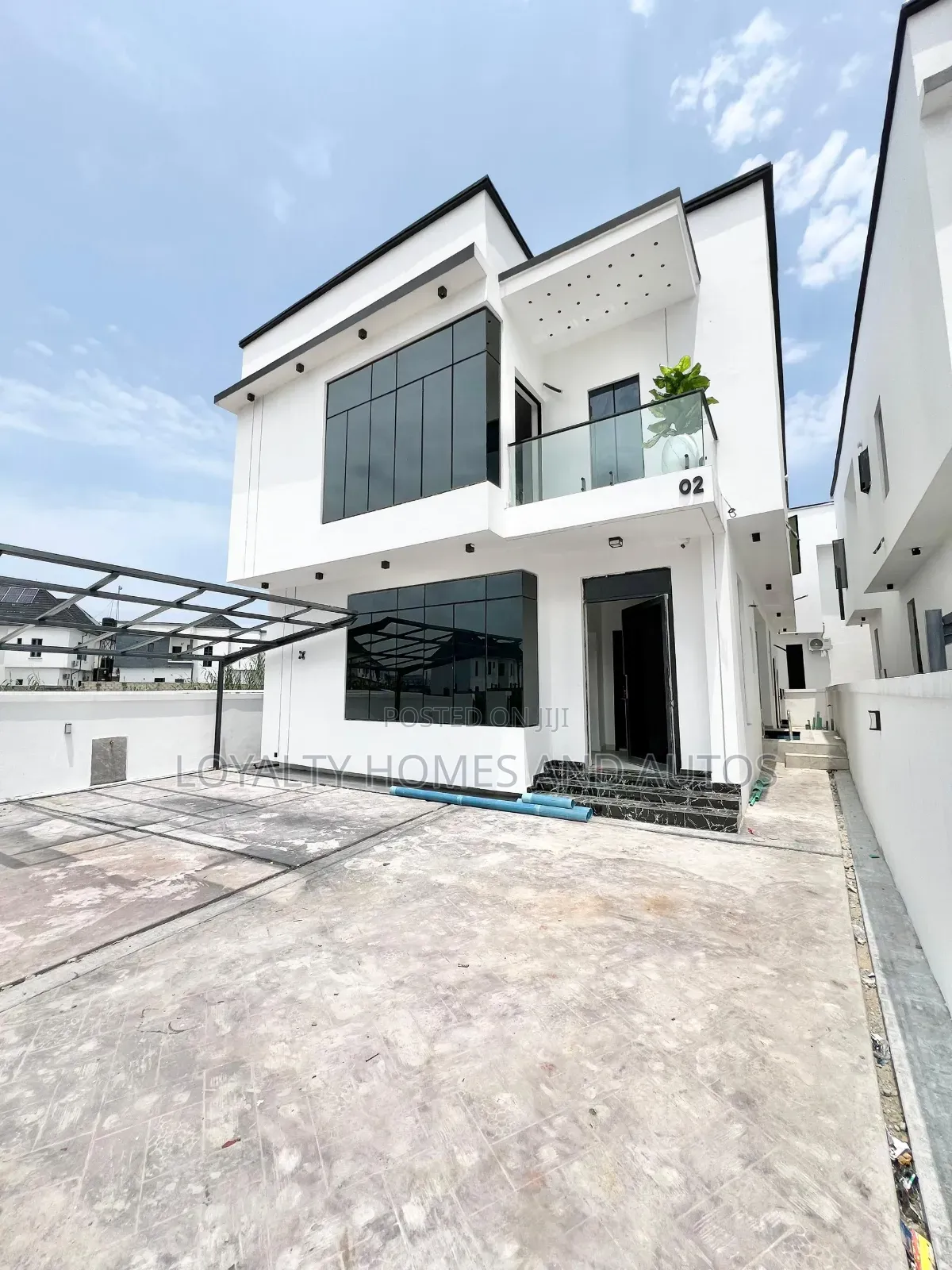 Furnished 5bdrm Duplex in Chevron for sale in Chevron