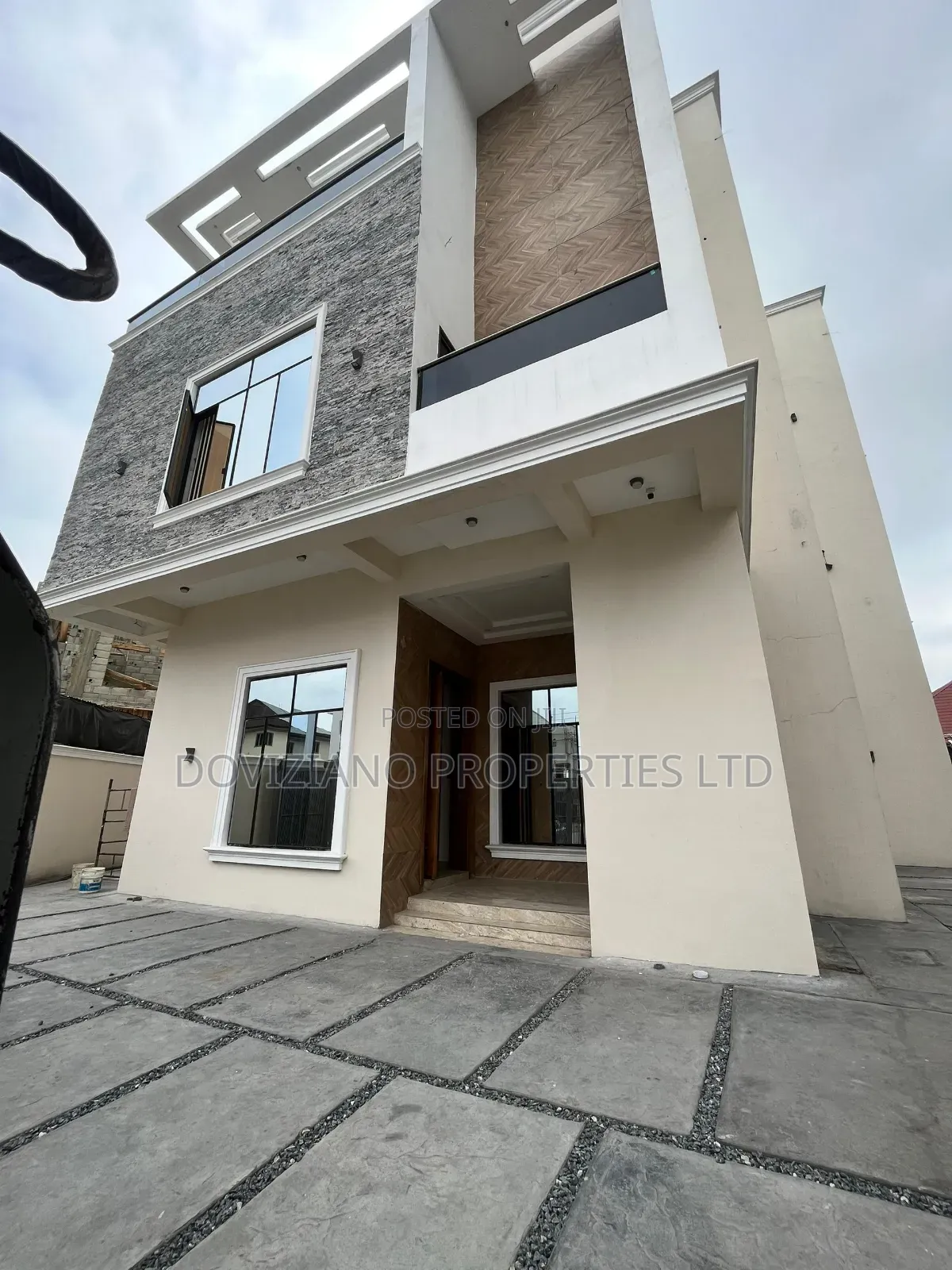 5bdrm Duplex in Lekki Phase 1 for sale in Lekki Phase 1