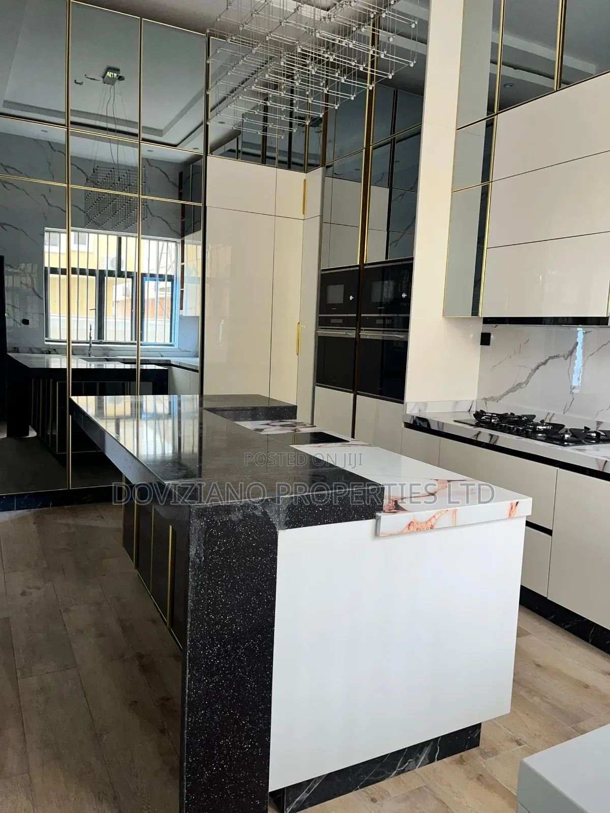 5bdrm Duplex in Lekki Phase 1 for sale in Lekki Phase 1
