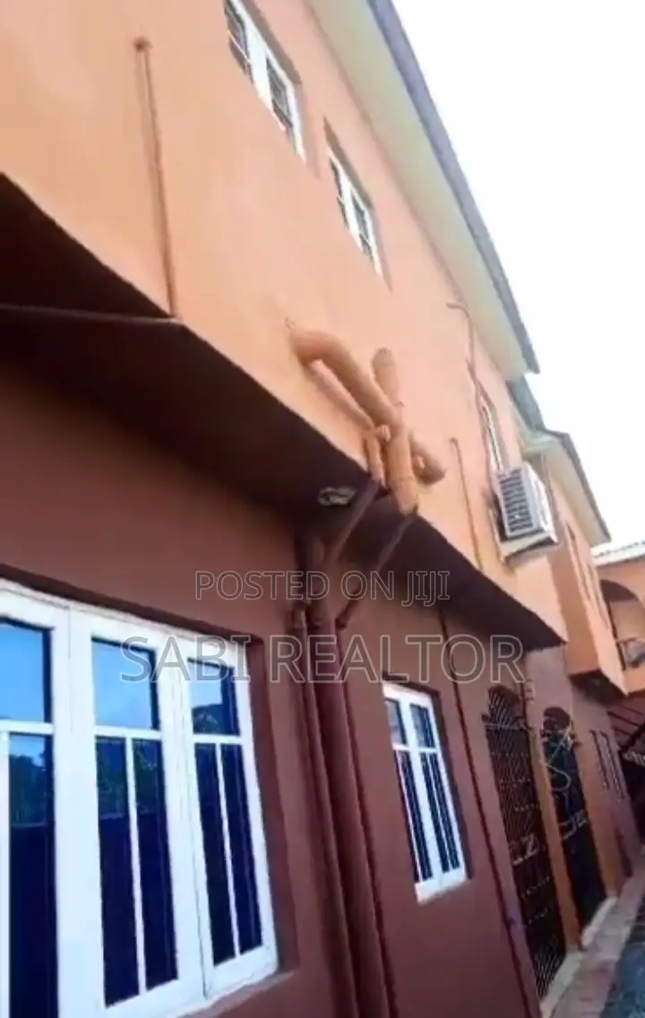 Furnished 2bdrm Block of Flats in Jakande Estate, Oke-Afa for sale in Oke-Afa