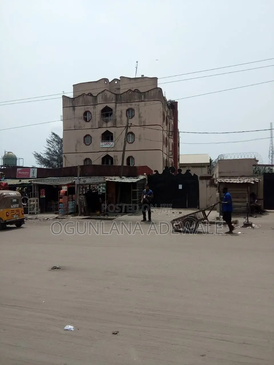 20bdrm Block of Flats in Alaba for sale in Alaba