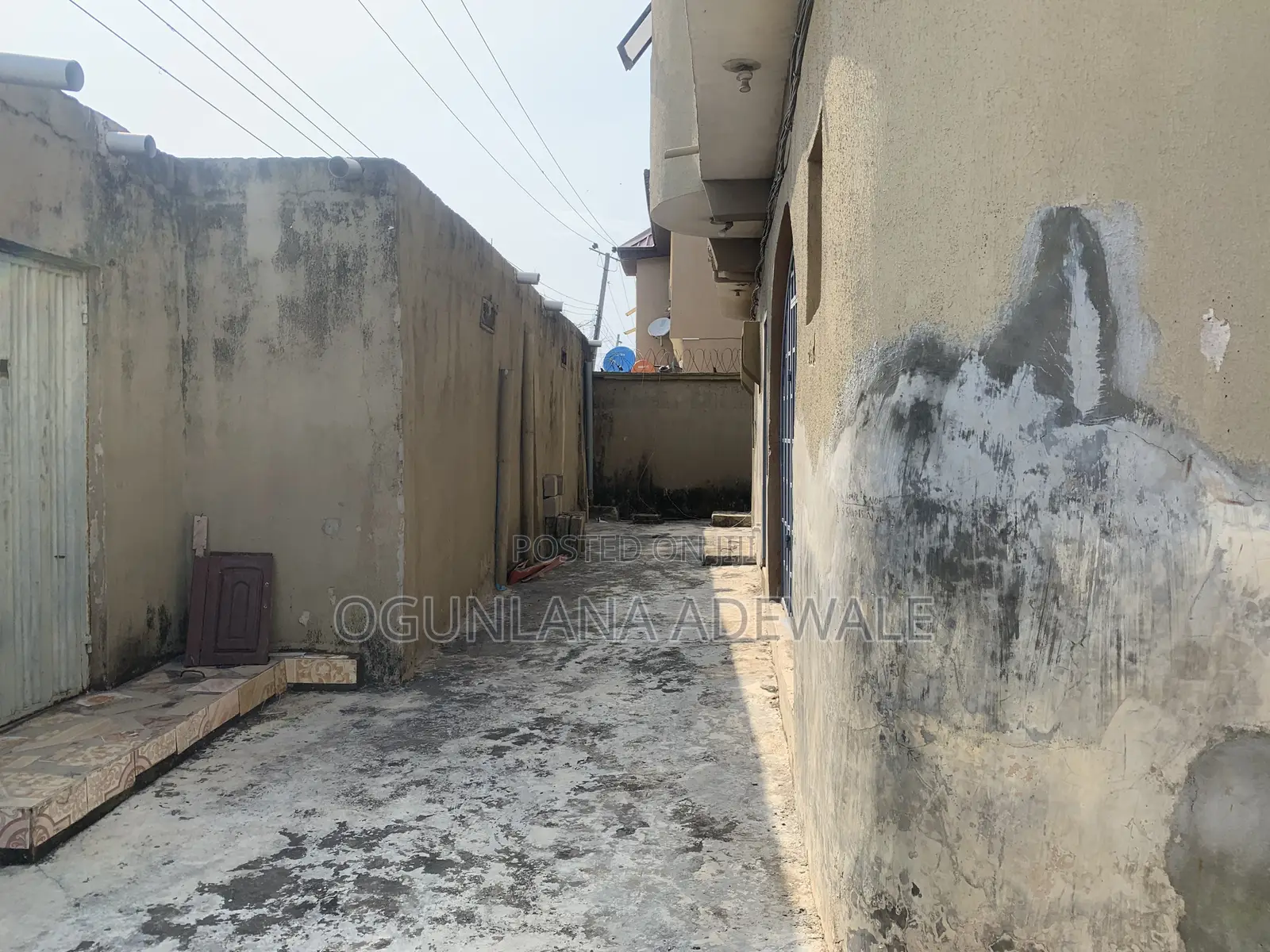 20bdrm Block of Flats in Alaba for sale in Alaba