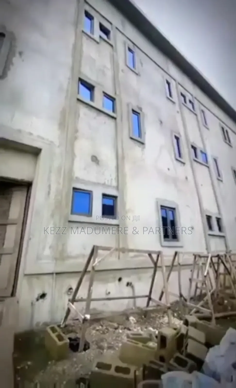 For Sale : 21 Rooms Uncompleted Hotel in Rukpokwu, Port Harcourt in Port-Harcourt