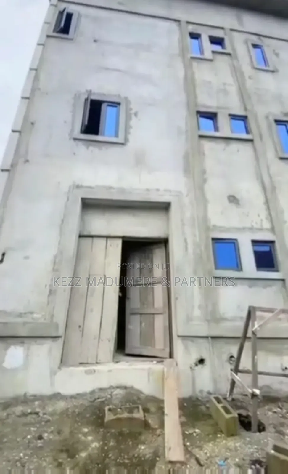 For Sale : 21 Rooms Uncompleted Hotel in Rukpokwu, Port Harcourt in Port-Harcourt