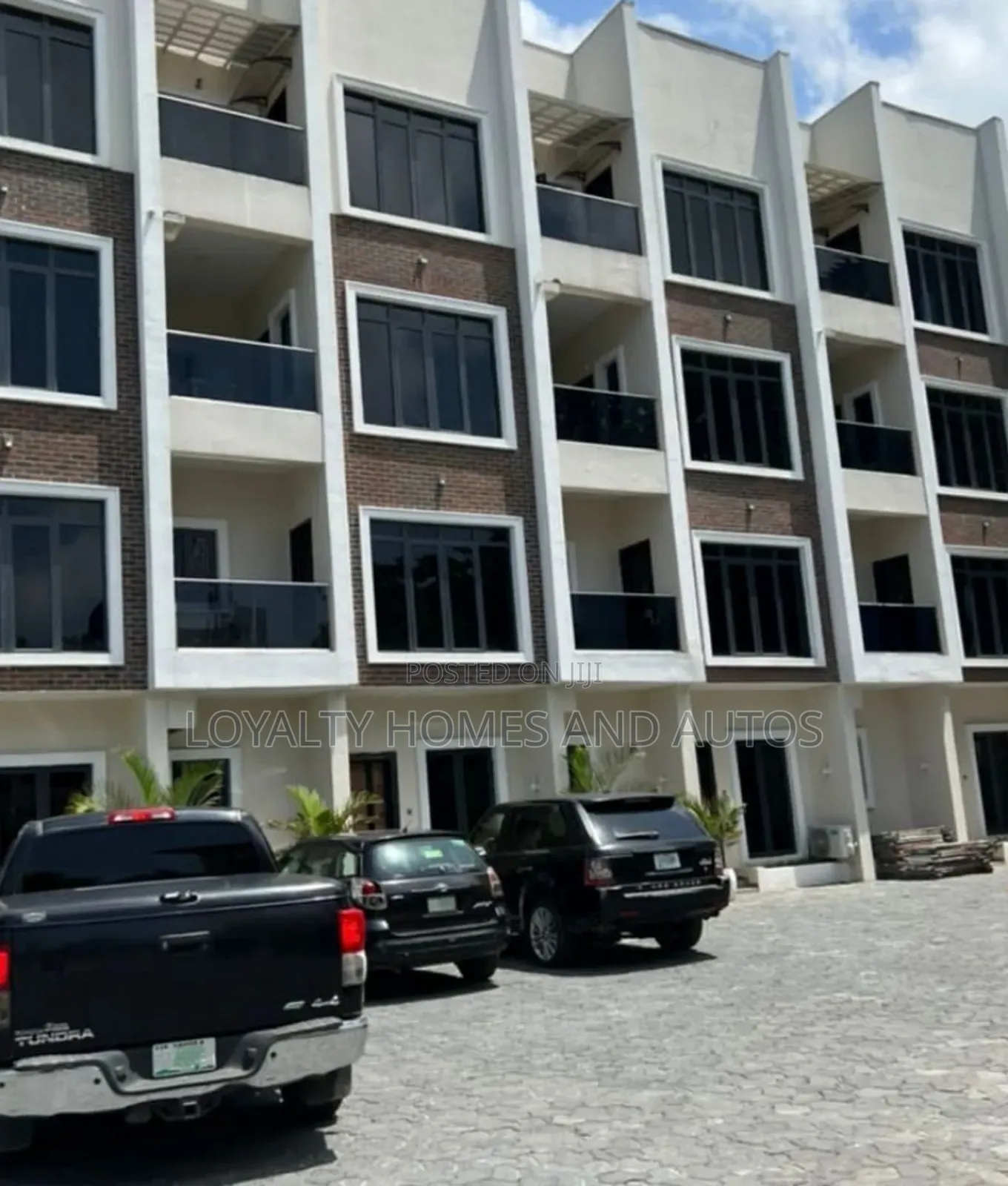 Furnished 5bdrm Townhouse/Terrace in Adeola Odeku for sale in Adeola Odeku