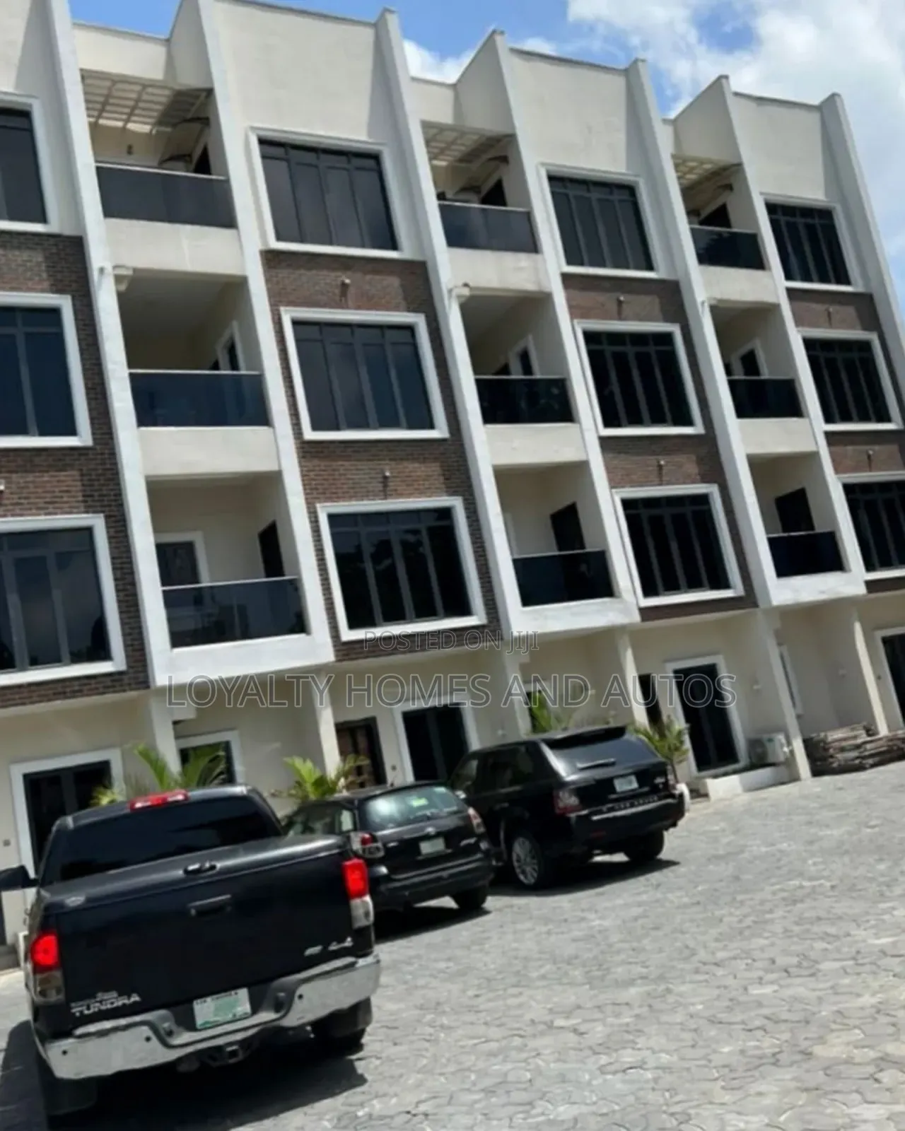 Furnished 5bdrm Townhouse/Terrace in Adeola Odeku for sale in Adeola Odeku
