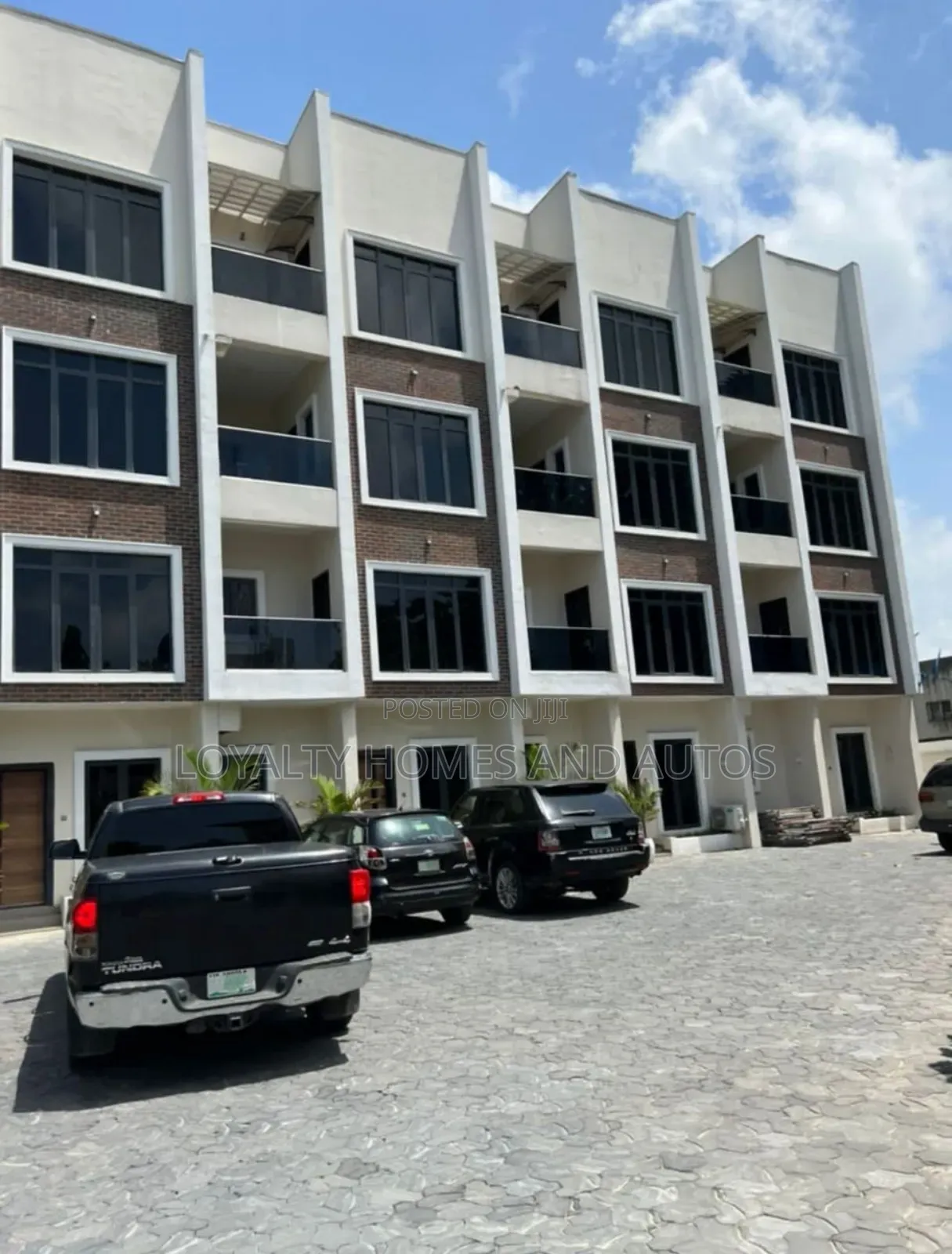 Furnished 5bdrm Townhouse/Terrace in Adeola Odeku for sale in Adeola Odeku