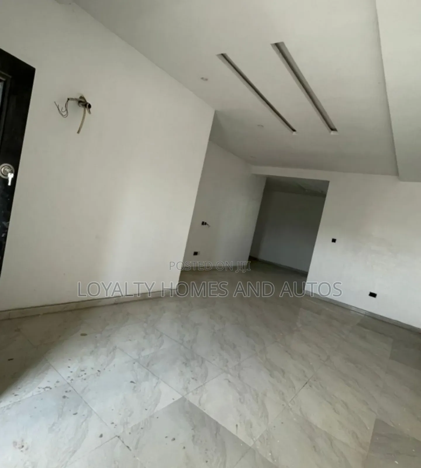 Furnished 3bdrm Block of Flats in Periwinkle Estate, Lekki Phase 1 in Lekki Phase 1