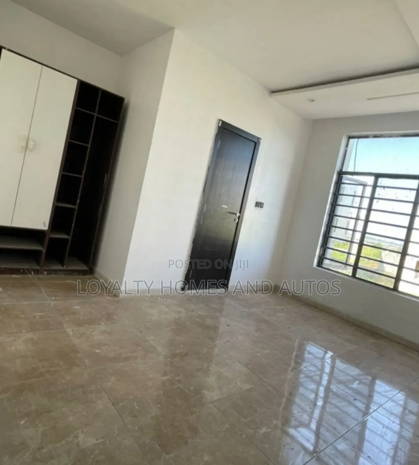 Furnished 3bdrm Block of Flats in Periwinkle Estate, Lekki Phase 1 in Lekki Phase 1