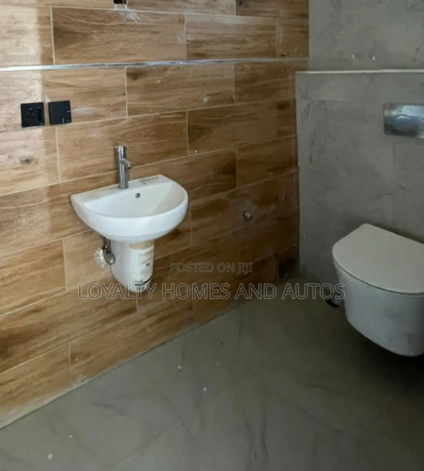 Furnished 3bdrm Block of Flats in Periwinkle Estate, Lekki Phase 1 in Lekki Phase 1