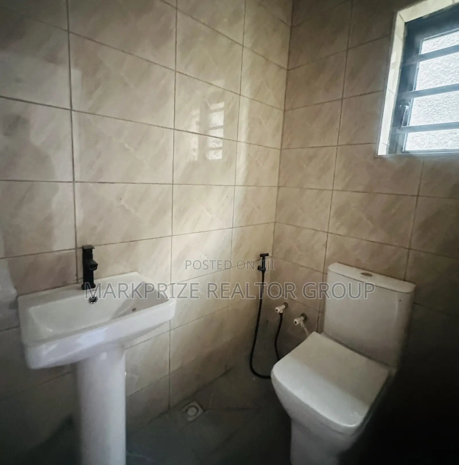 4bdrm Duplex in Agege Lagos for sale in Agege