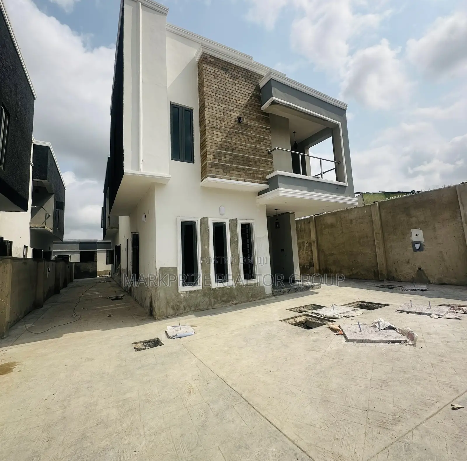 4bdrm Duplex in Agege Lagos for sale in Agege