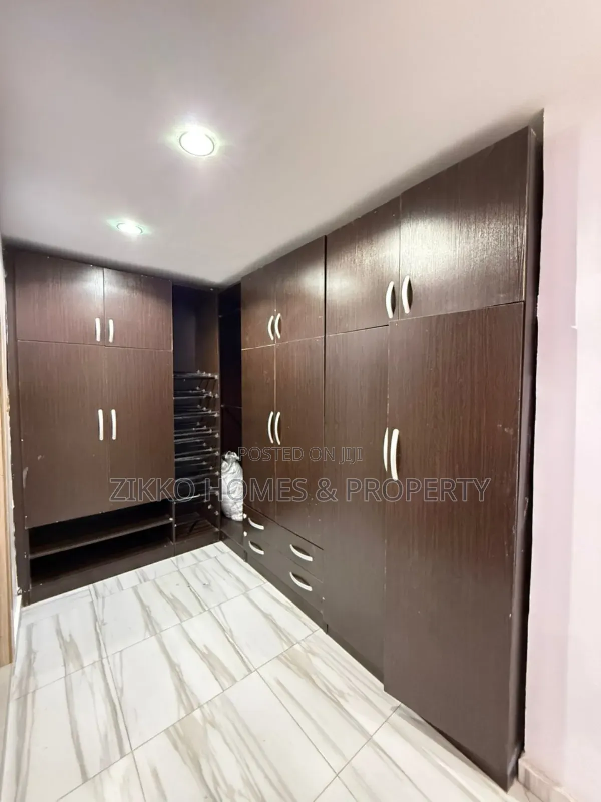 4bdrm Townhouse/Terrace in Lekki Gardens Phase for sale in Lekki