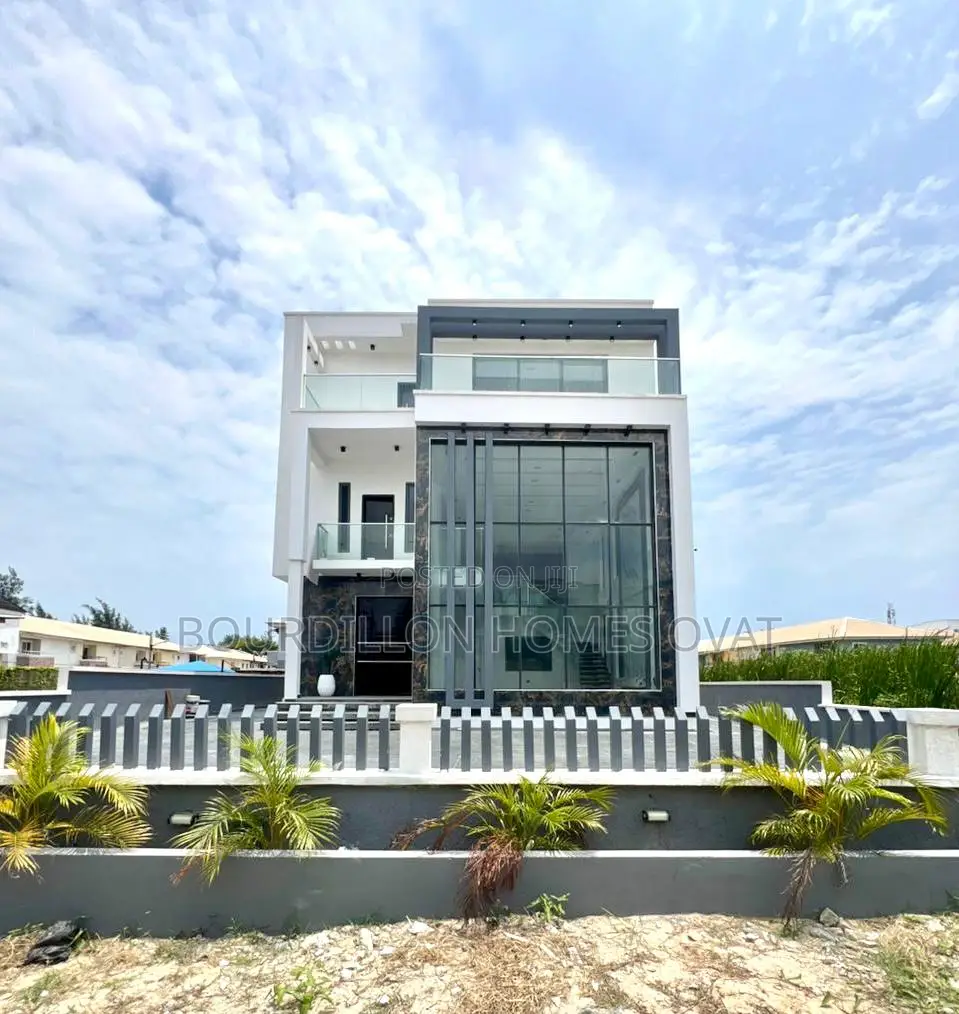 5bdrm Duplex in Ikota for sale in Ikota