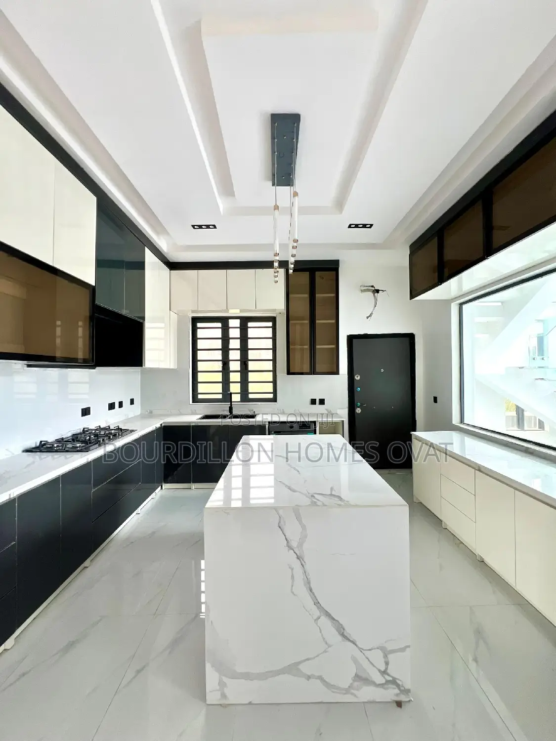 5bdrm Duplex in Ikota for sale in Ikota