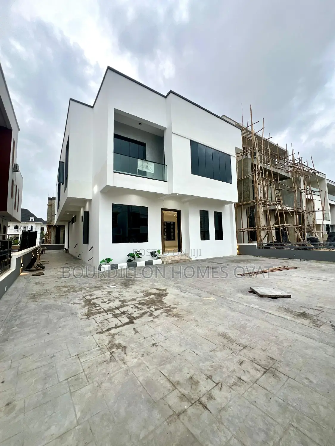 5bdrm Duplex in Ikota for sale in Ikota