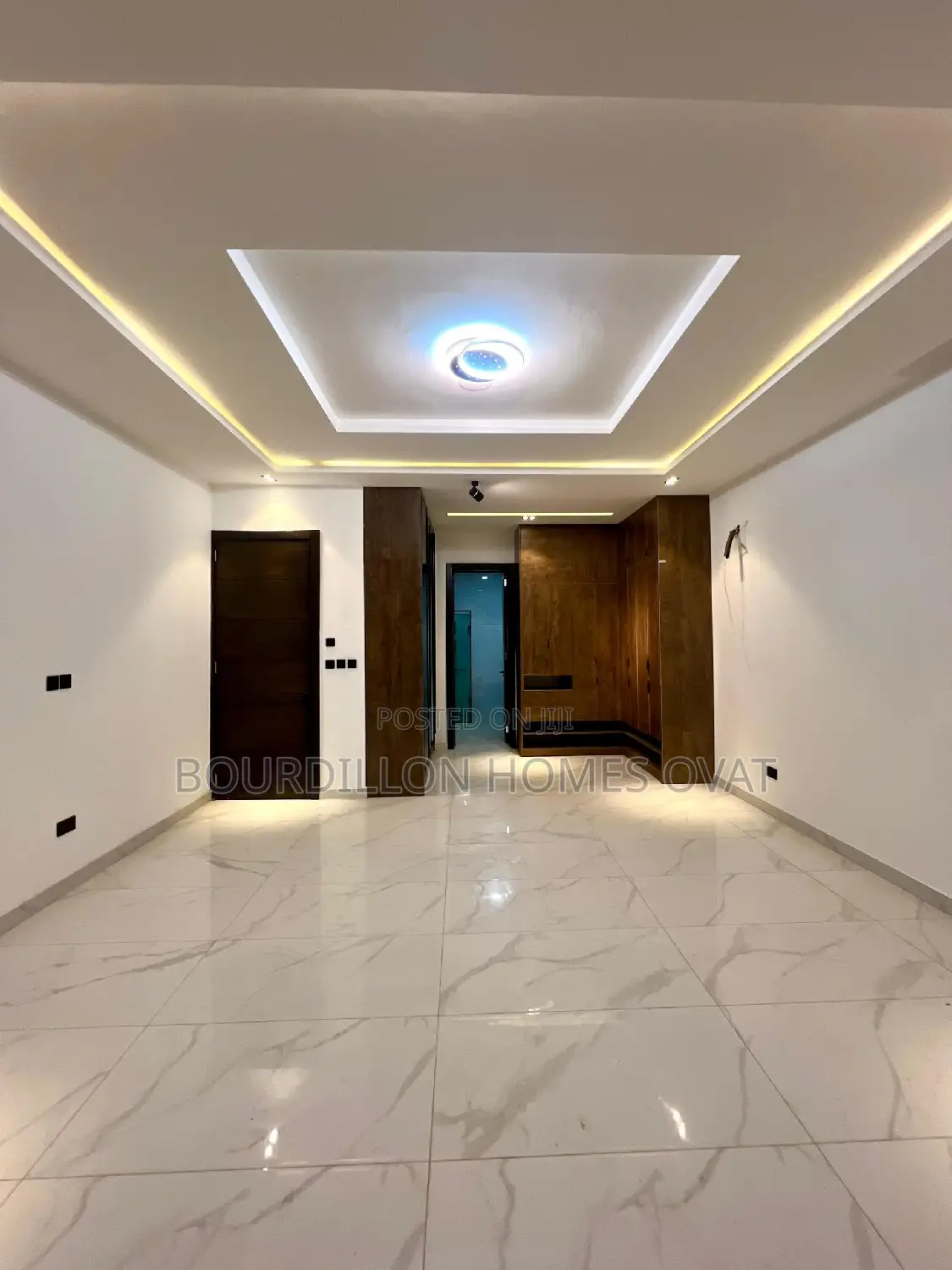 5bdrm Duplex in Ikota for sale in Ikota