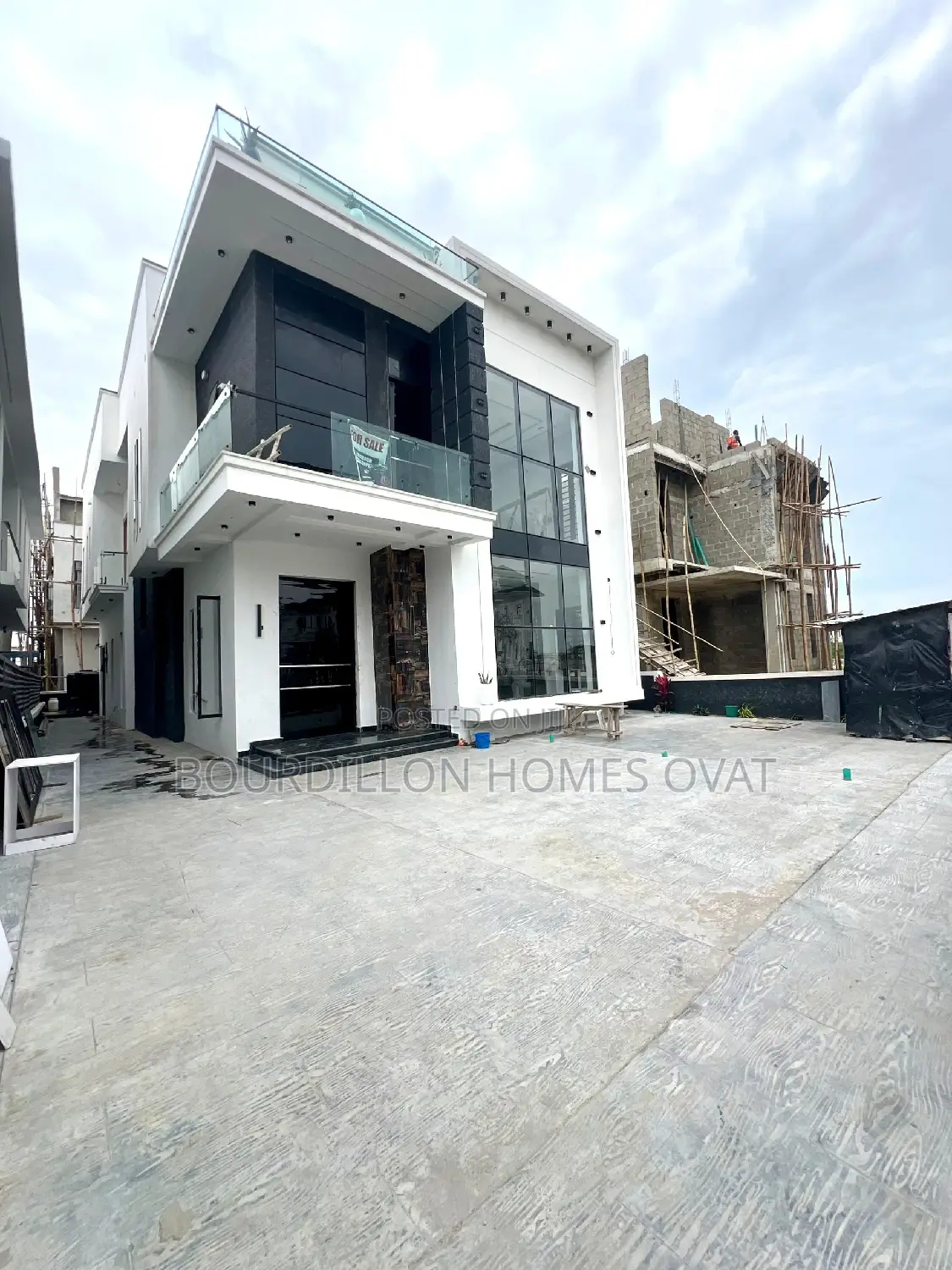 5bdrm Duplex in Ikota for sale in Ikota