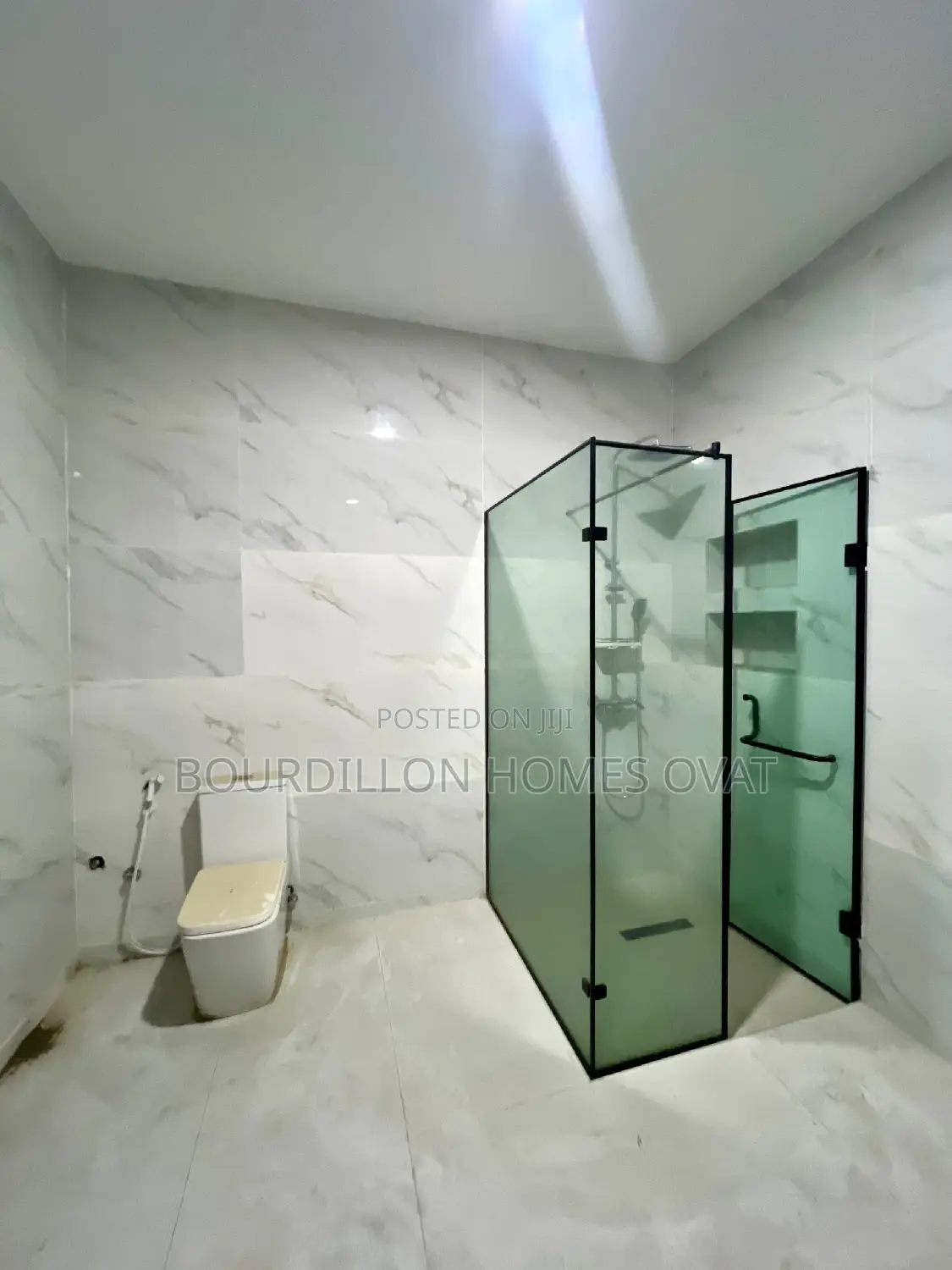 5bdrm Duplex in Ikota for sale in Ikota