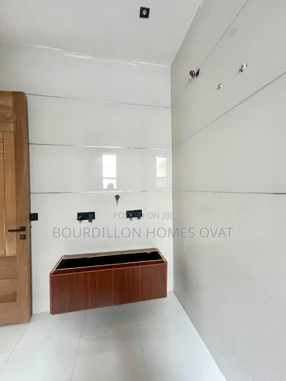 5bdrm Duplex in Ikota for sale in Ikota