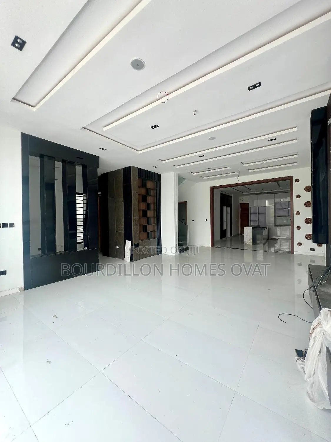 5bdrm Duplex in Ikota for sale in Ikota