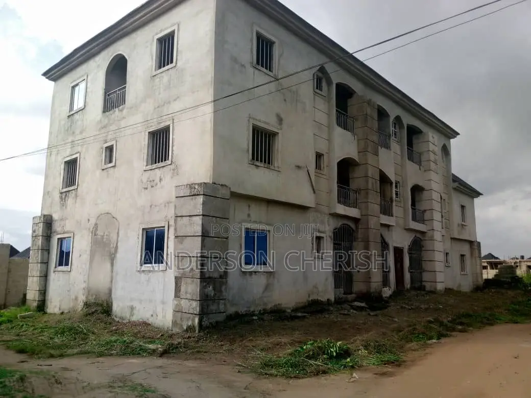 13bdrm Block of Flats in Along Port Harcourt for sale in Owerri