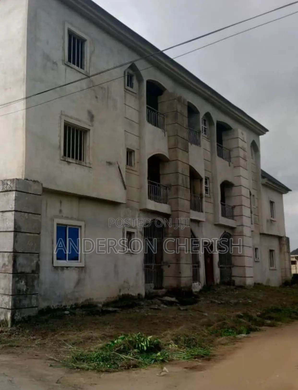 13bdrm Block of Flats in Along Port Harcourt for sale in Owerri