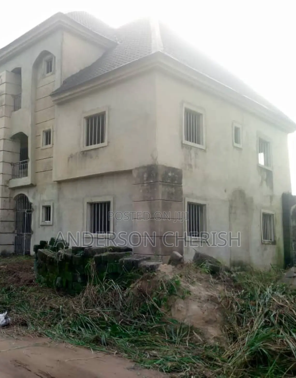 13bdrm Block of Flats in Along Port Harcourt for sale in Owerri