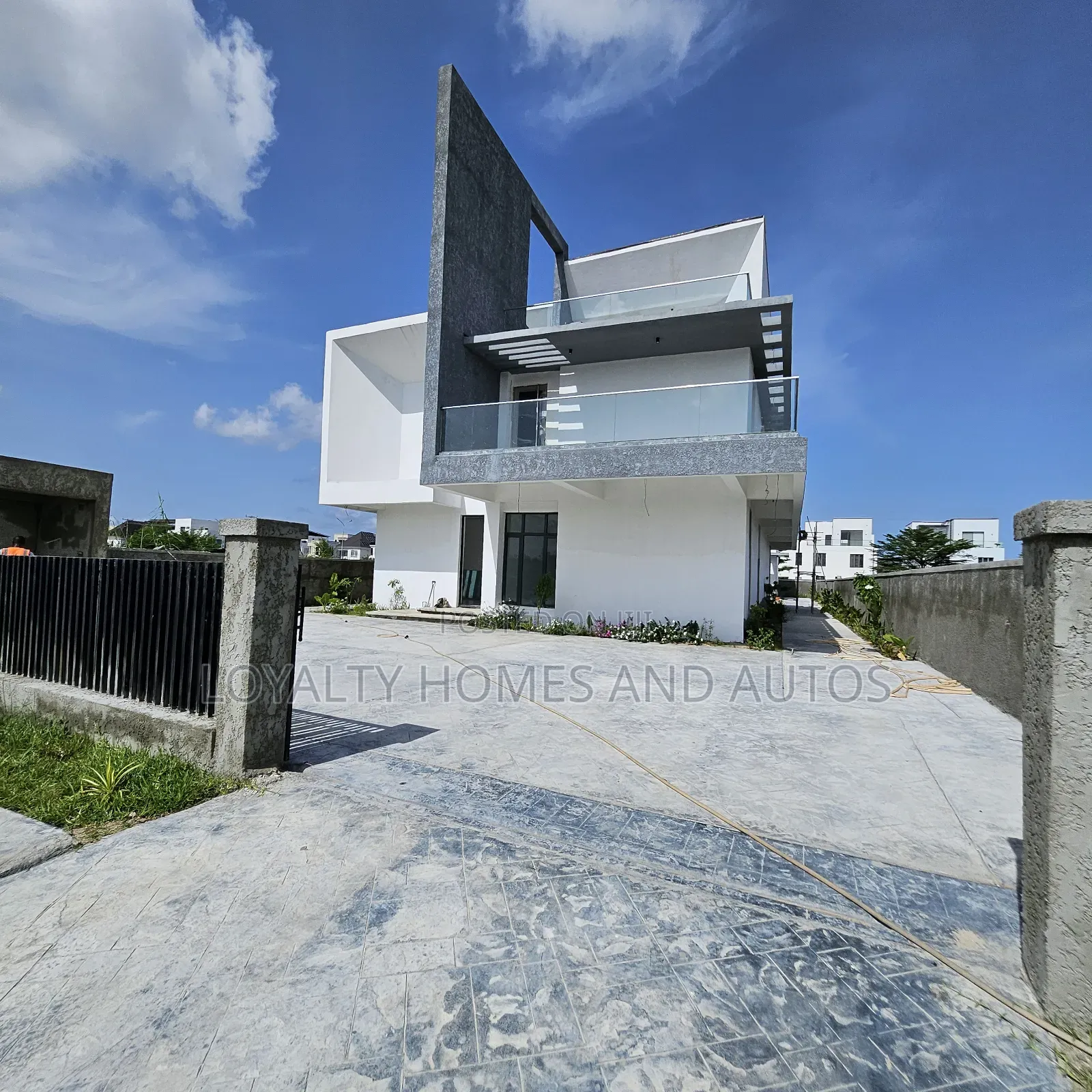 5bdrm Mansion in Lekki for sale in Lekki