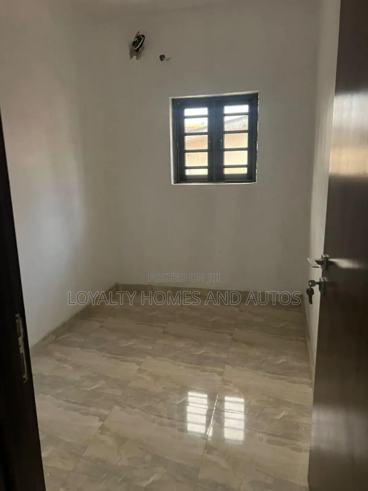 4bdrm Duplex in Opposite Redemption, Shimawa for sale in Shimawa