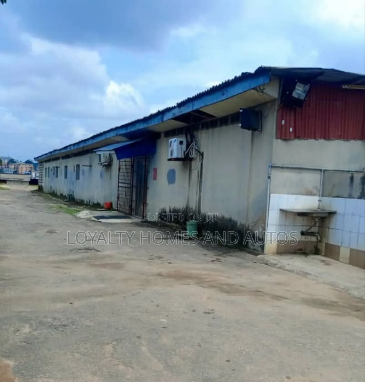 Bay Warehouse and Office for Sale in Oregun