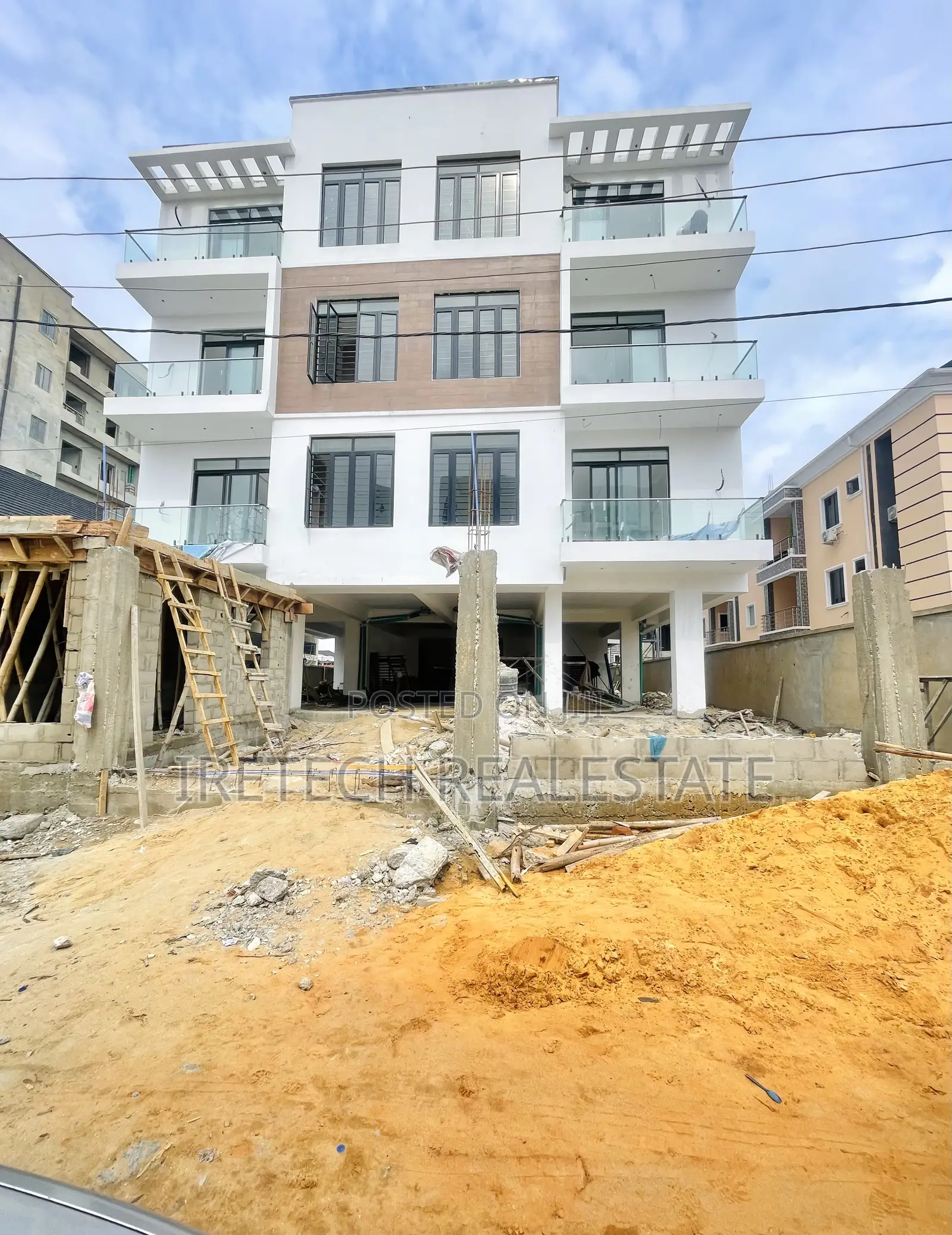 Luxury Serviced 2 Bed With Elevator And Fully Equipped Gym in Lekki