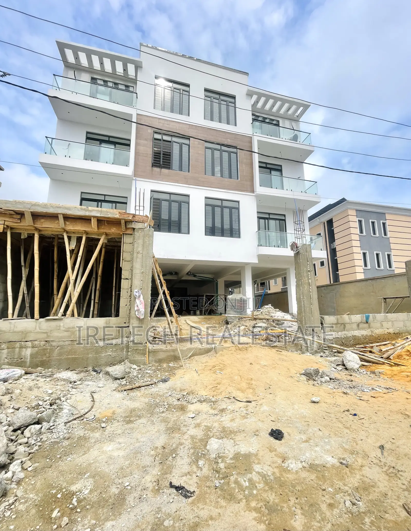 Luxury Serviced 2 Bed With Elevator And Fully Equipped Gym in Lekki