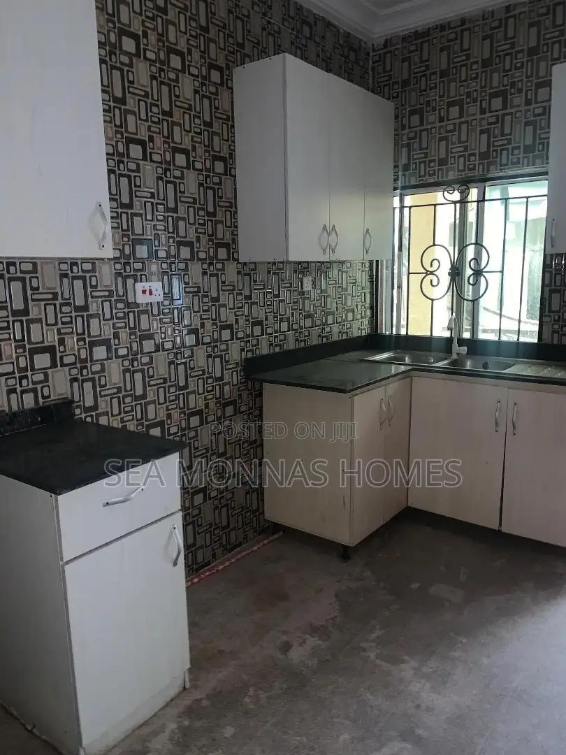 3bdrm Block of Flats in Chevy View Estate, Chevron for rent in Chevron