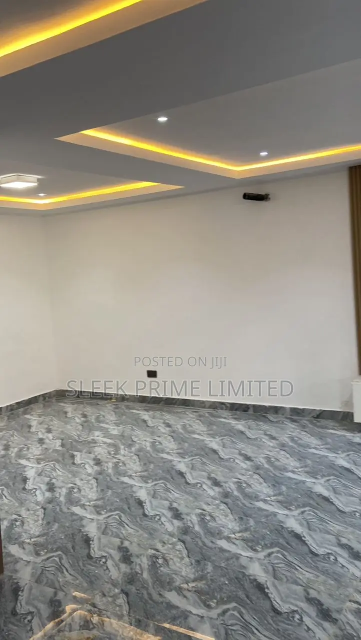 Furnished 4bdrm Duplex in FHA for sale in FHA