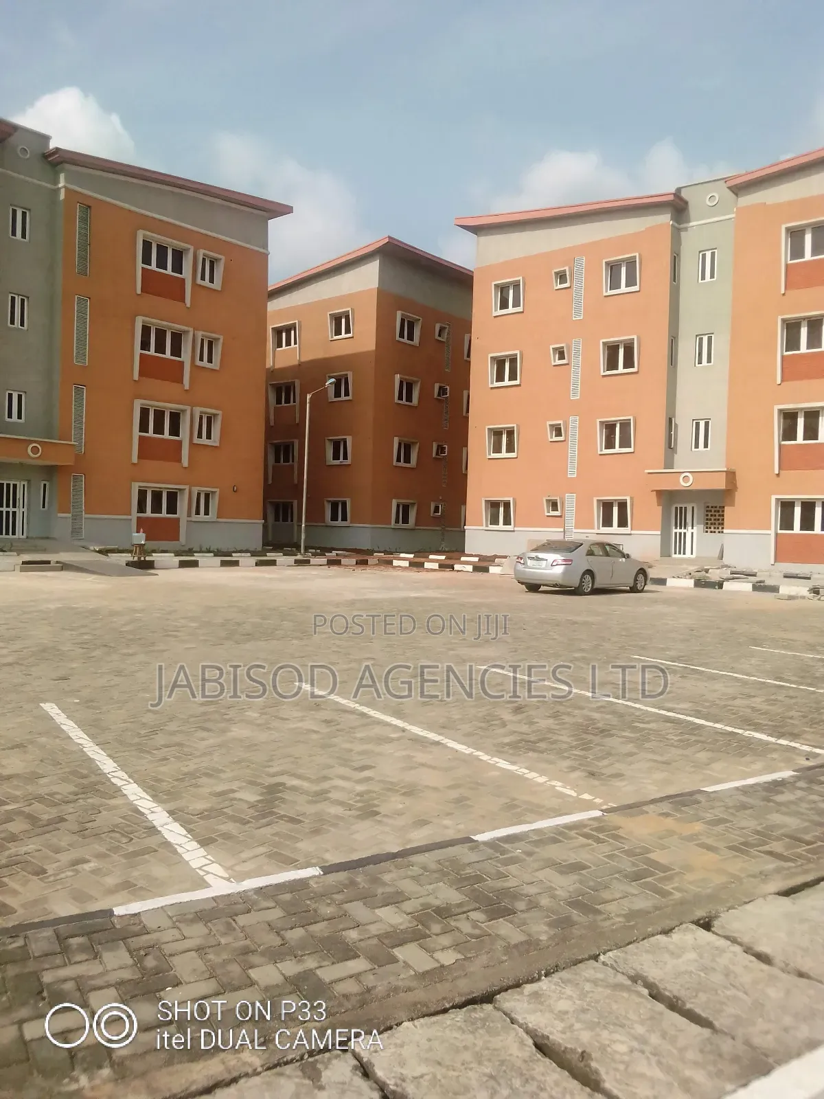 3bdrm Block of Flats in Lagoshoms Brf Estate, Alaka/Iponri for sale in Alaka/Iponri