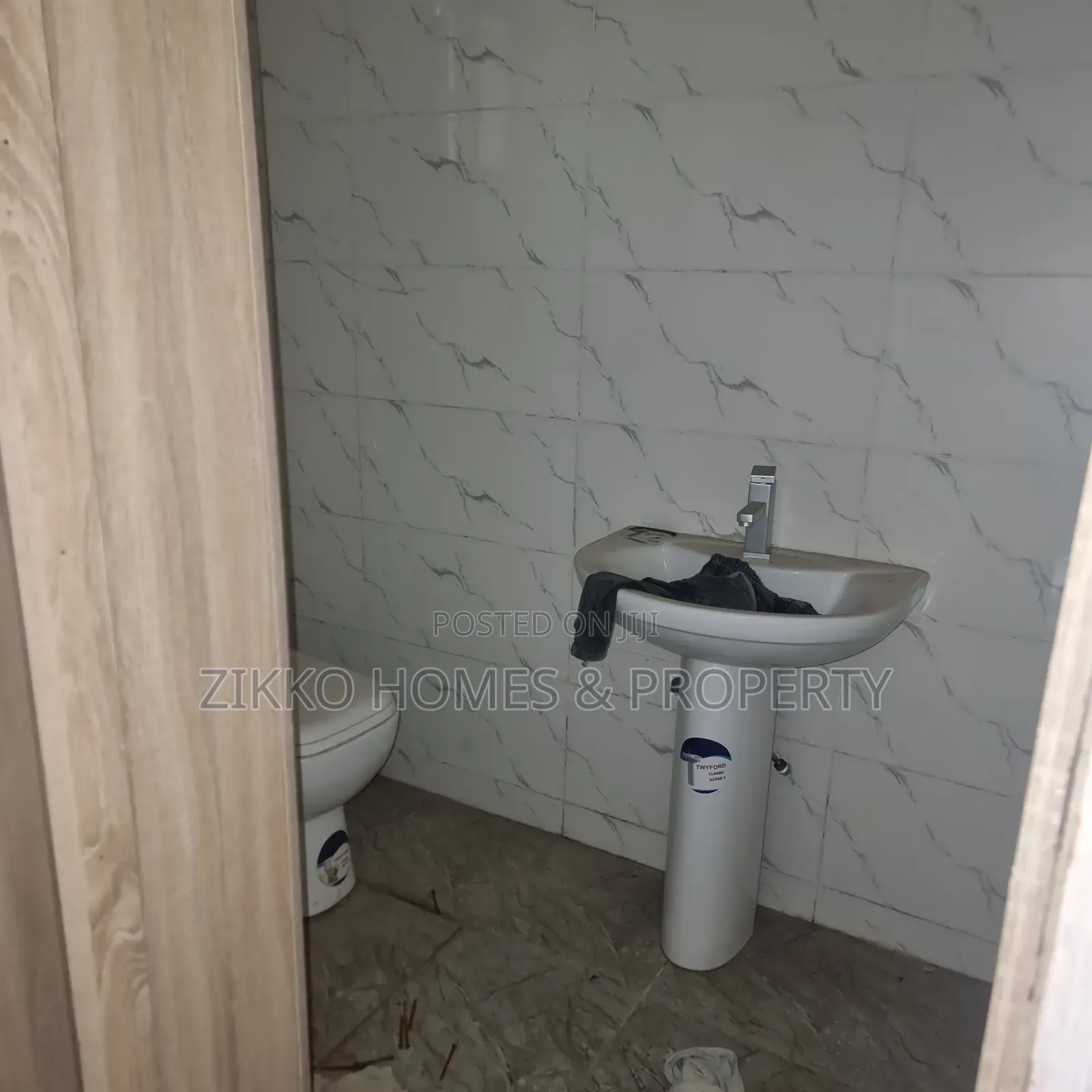 3bdrm Townhouse/Terrace in Boulevard Estate, Lekki for sale in Lekki