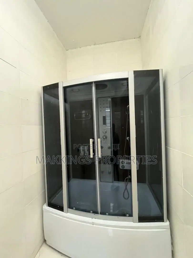 1bdrm Apartment in Alexander Court, Chevron for rent in Chevron