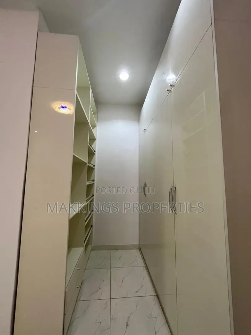 1bdrm Apartment in Alexander Court, Chevron for rent in Chevron